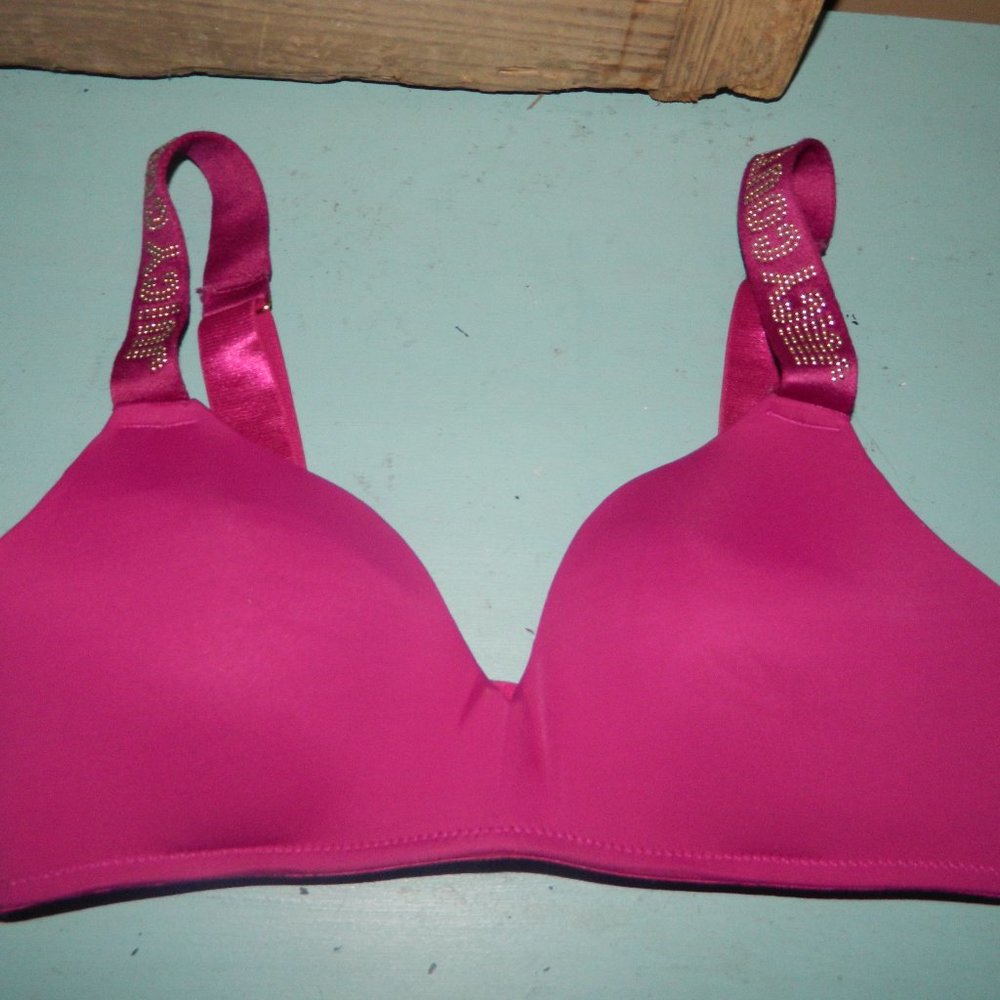 Juicy Couture Studded No Wire Padded Bra Size 34B (HH-25)